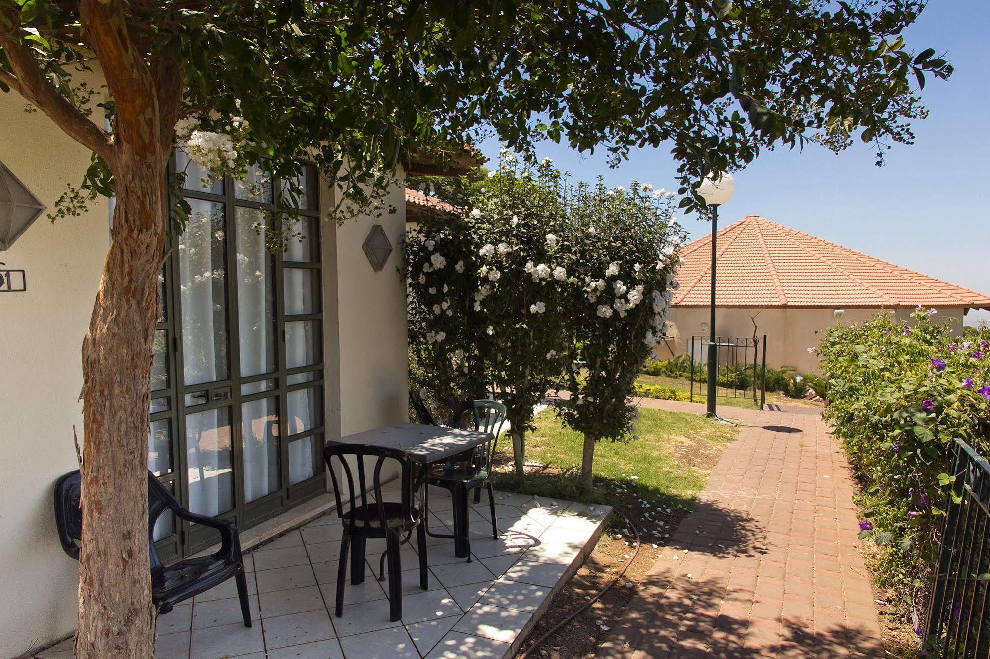 Shoresh Green Hills Family Suites Hotel Екстер'єр фото