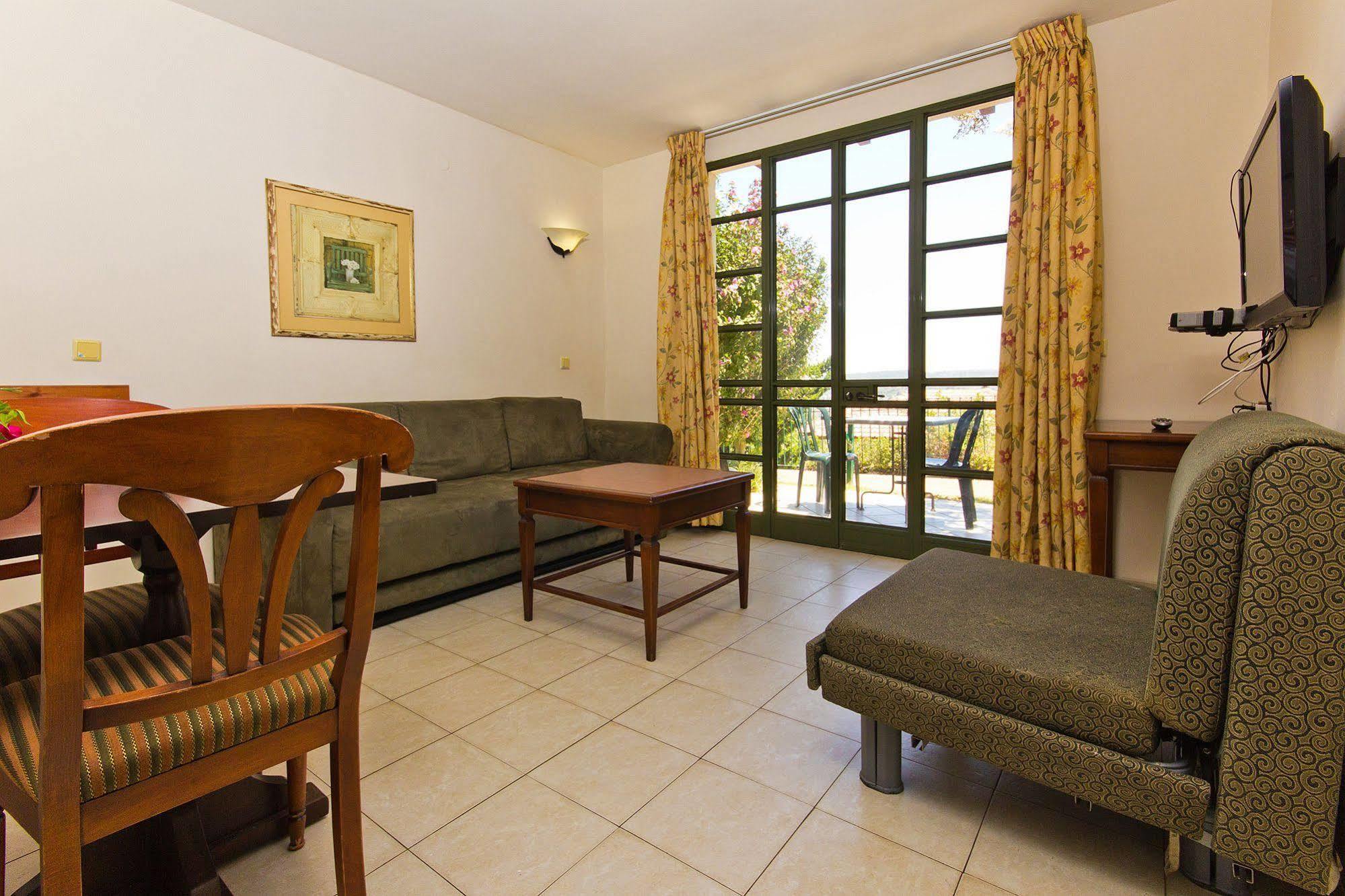 Shoresh Green Hills Family Suites Hotel Екстер'єр фото