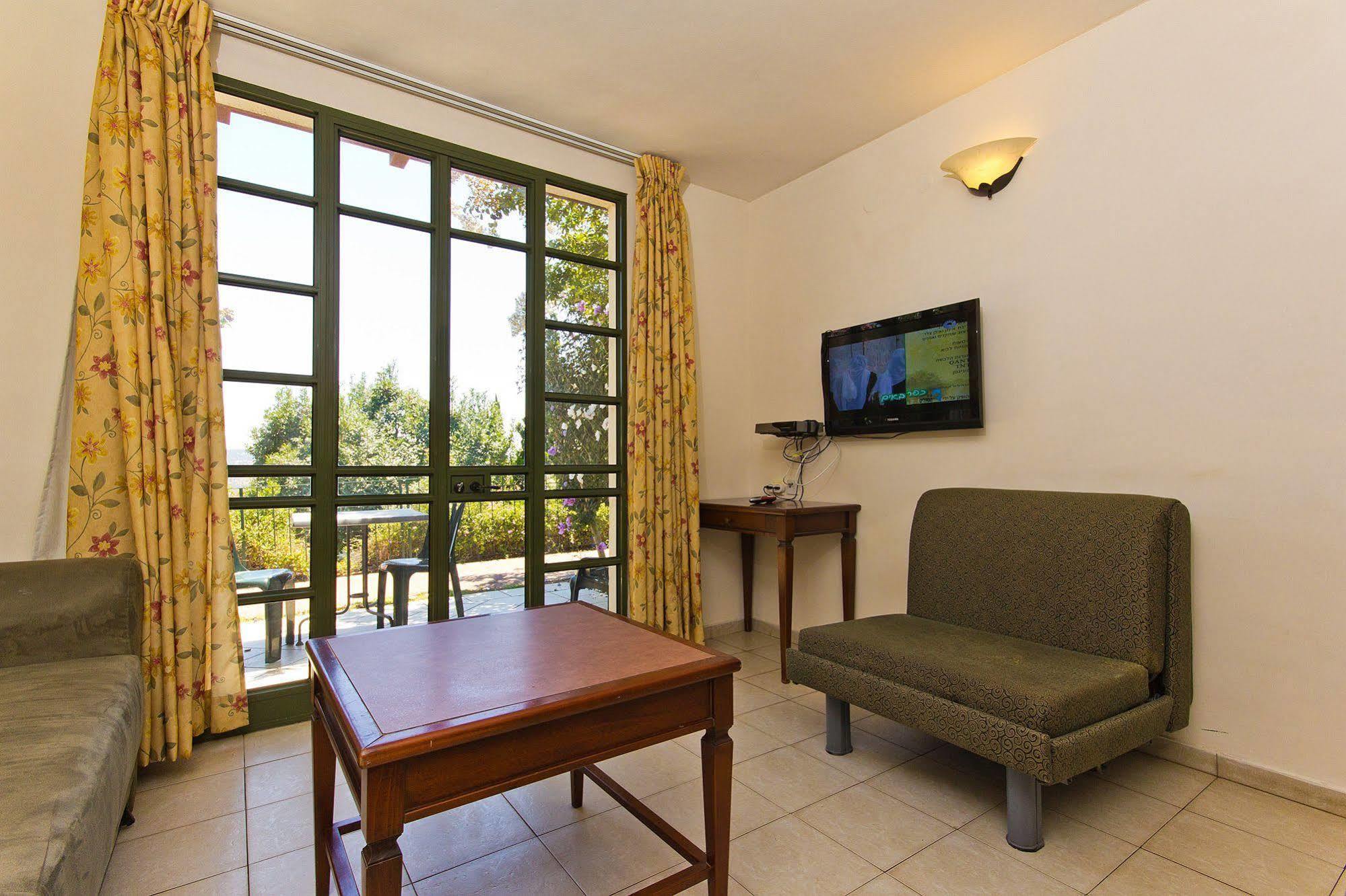 Shoresh Green Hills Family Suites Hotel Екстер'єр фото