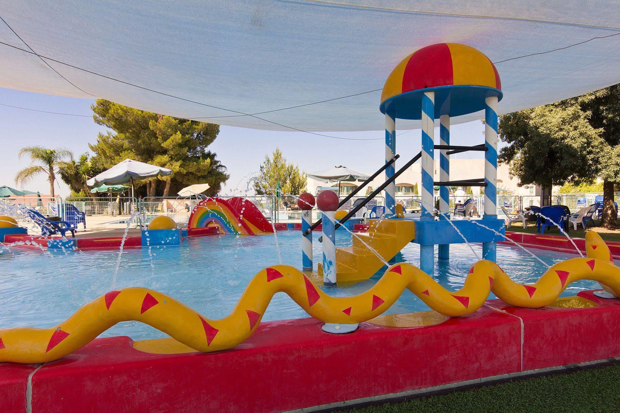 Shoresh Green Hills Family Suites Hotel Екстер'єр фото
