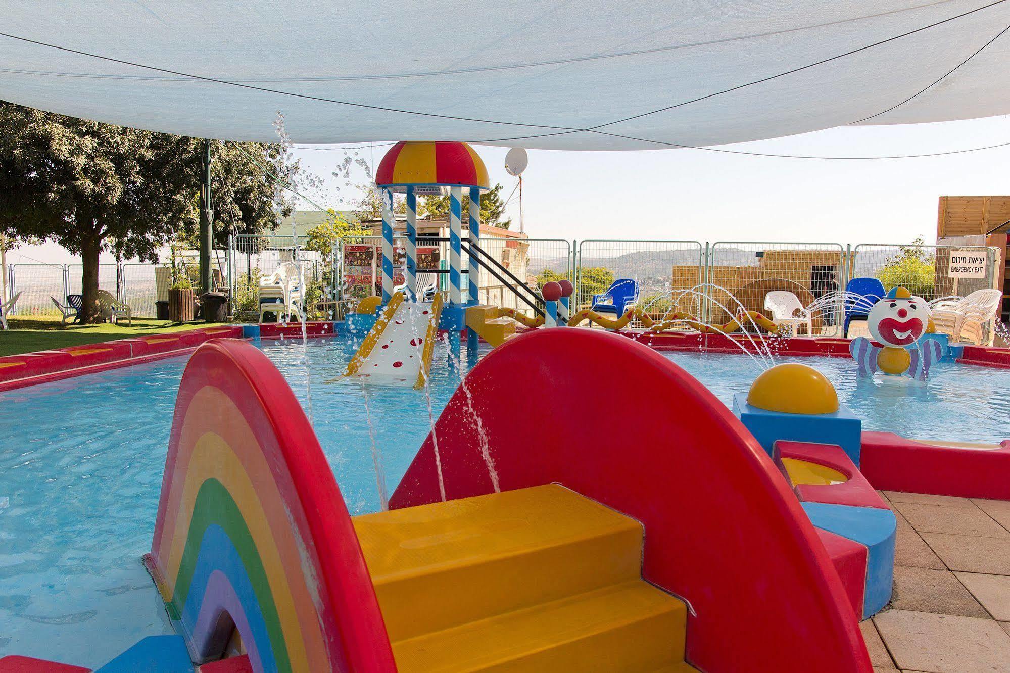 Shoresh Green Hills Family Suites Hotel Екстер'єр фото