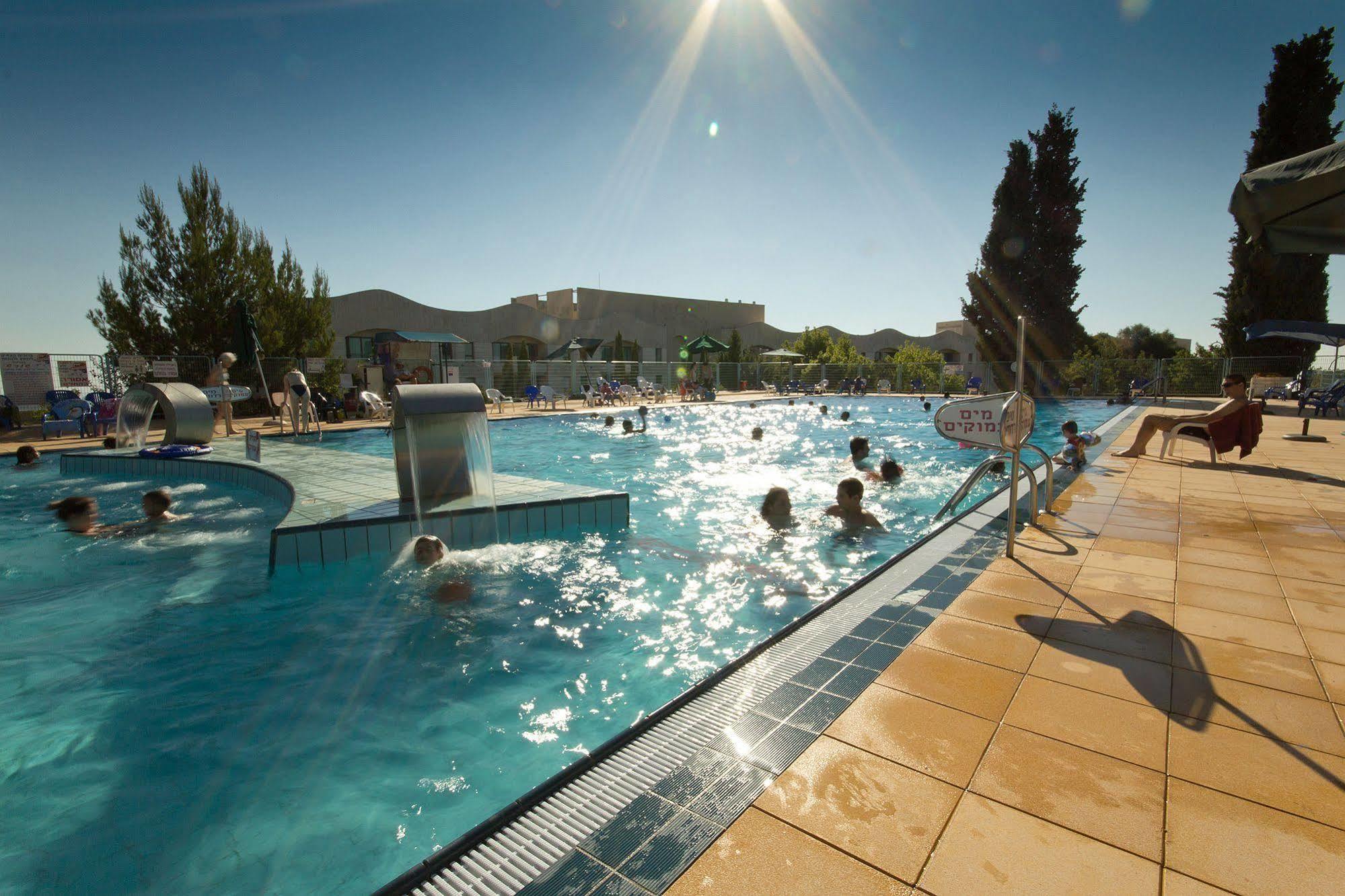 Shoresh Green Hills Family Suites Hotel Екстер'єр фото
